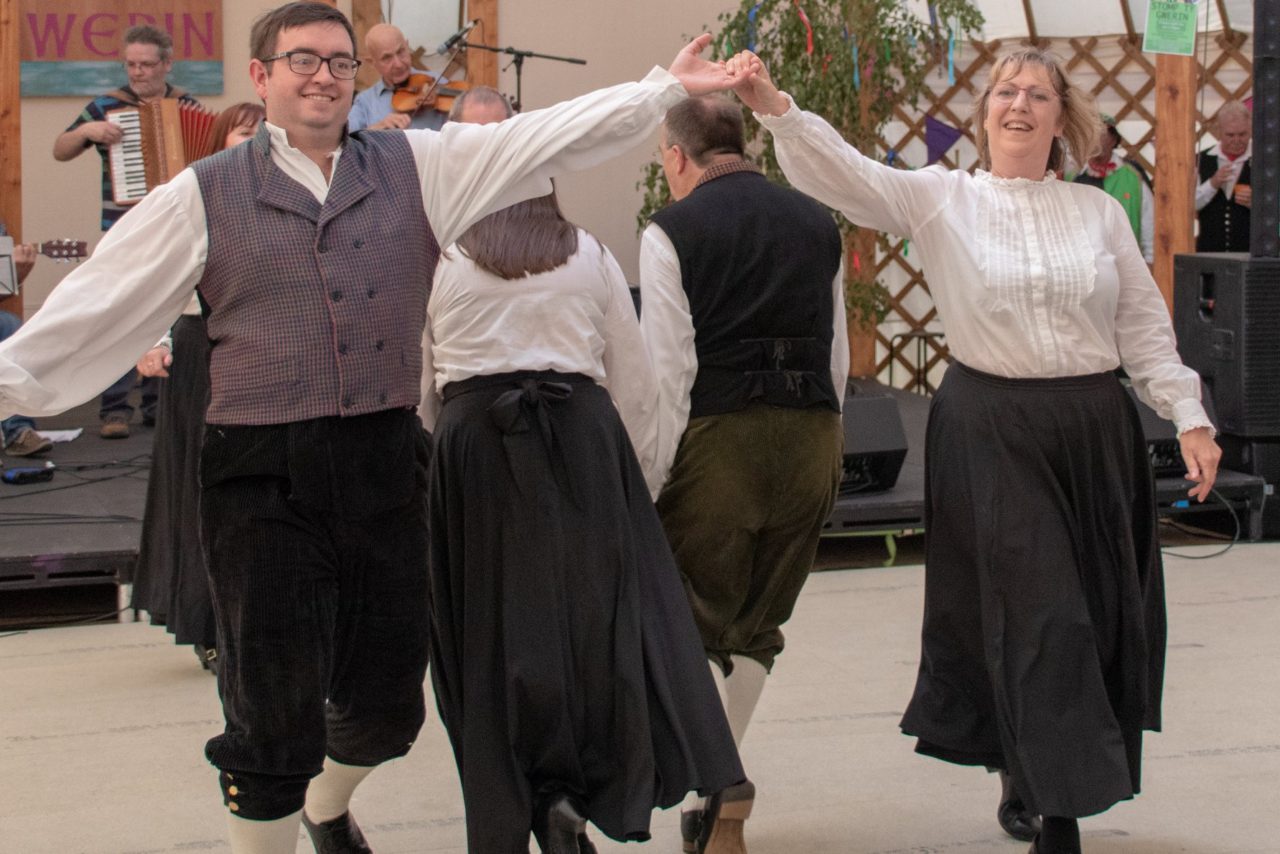 Dawnswyr Twrch Trwyth Cymdeithas Ddawns Werin Cymru